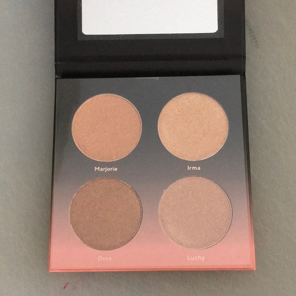 Shades By Shan - Highlighter Palette filled with four ultra-smooth highl… - Picture 5 of 6